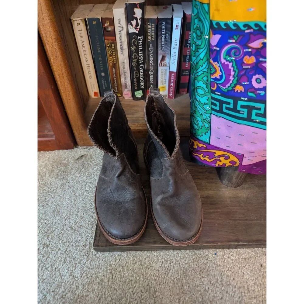 Anouk Distressed Brown Leather Ankle Boots Low Heel Western Moto Booties VTG 3.5
